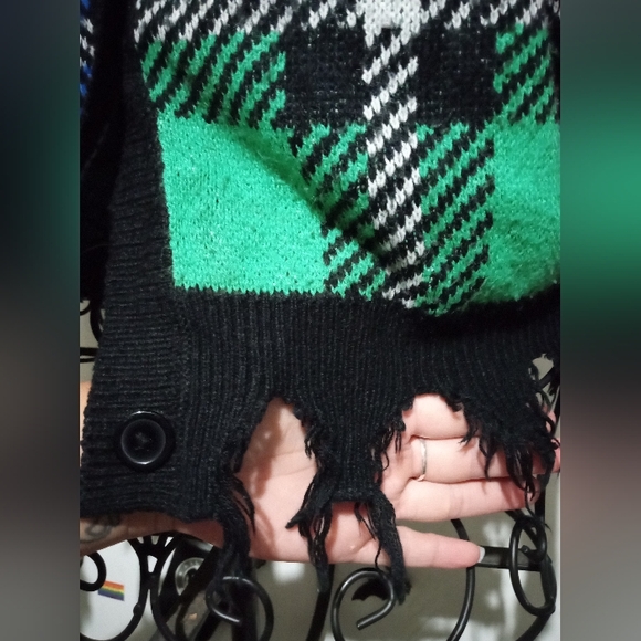 Trendy Threads Colorblock Plaid Y2K Distressed Button Sweater Size Medium - Picture 5 of 10